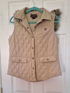 Ariat Quilted Light Beige Vest with Detachable Faux Fur Hood